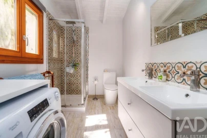 Moradia T4 para Venda em Santa Barbara de Nexe