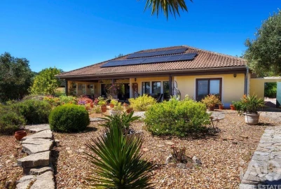 Moradia T4 para Venda em Santa Barbara de Nexe