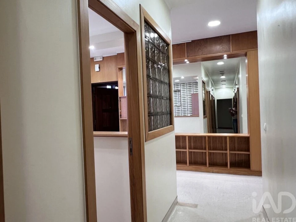 Loja para Arrendamento em Santa Maria, São Pedro e Matacães Foto 18