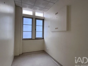 Loja para Arrendamento em Santa Maria, São Pedro e Matacães