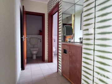 Loja para Arrendamento em Santa Maria, São Pedro e Matacães