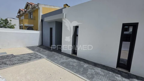 Moradia T2 para Venda em São Domingos de Rana