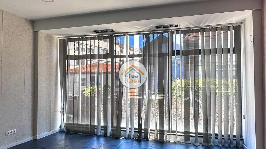 Loja para Arrendamento em Mafamude e Vilar do Paraíso