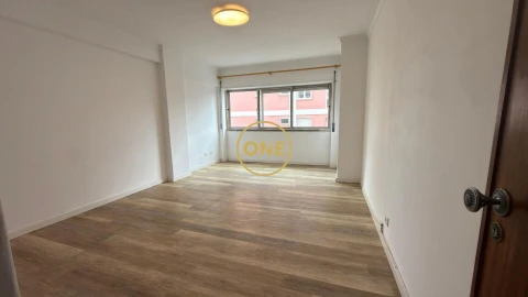 Apartamento T1 para Venda em Oeiras e São Julião da Barra, Paço de Arcos e Caxias