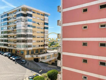 Apartamento T1 para Venda em Oeiras e São Julião da Barra, Paço de Arcos e Caxias