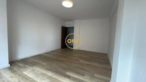 Apartamento T1 para Venda em Oeiras e São Julião da Barra, Paço de Arcos e Caxias