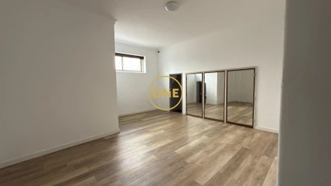 Apartamento T1 para Venda em Oeiras e São Julião da Barra, Paço de Arcos e Caxias
