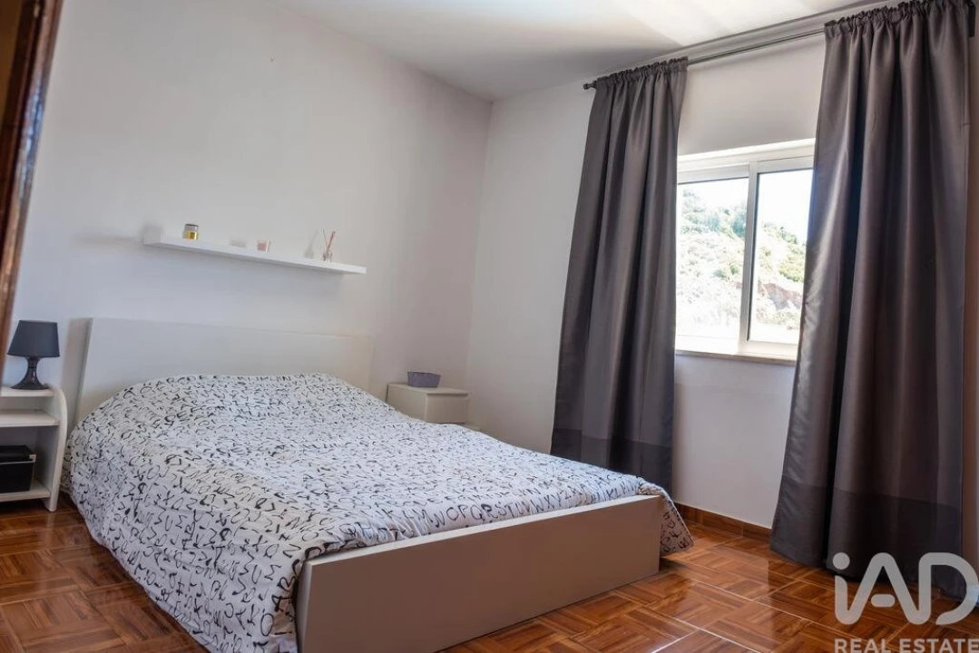 Moradia T4 para Venda em Alte Foto 11