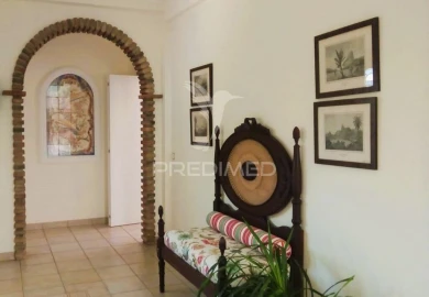 Moradia T5 para Venda em Santa Barbara de Nexe