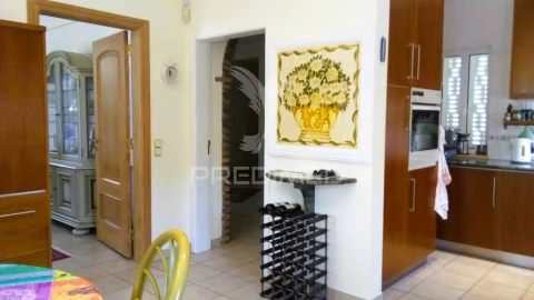 Moradia T5 para Venda em Santa Barbara de Nexe