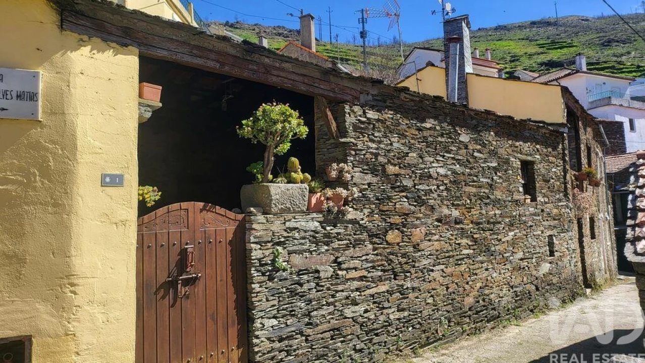 Moradia para Venda em Cerdeira e Moura da Serra Foto 1