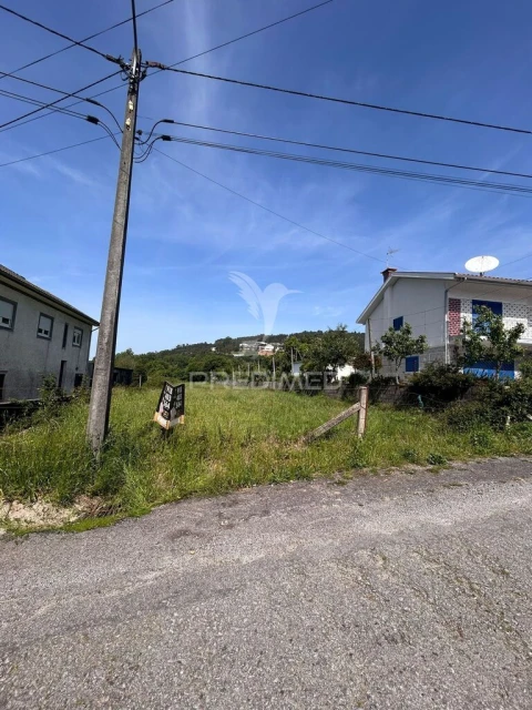 Terreno para Venda em Escariz (São Mamede) e Escariz (São Martinho)