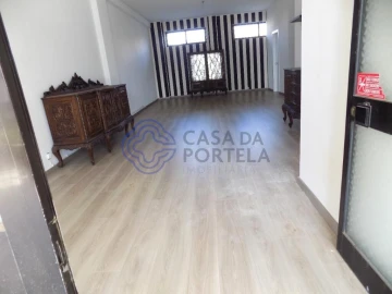 Loja para Arrendamento em Vilar de Andorinho