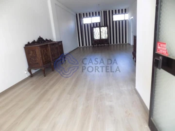 Loja para Arrendamento em Vilar de Andorinho