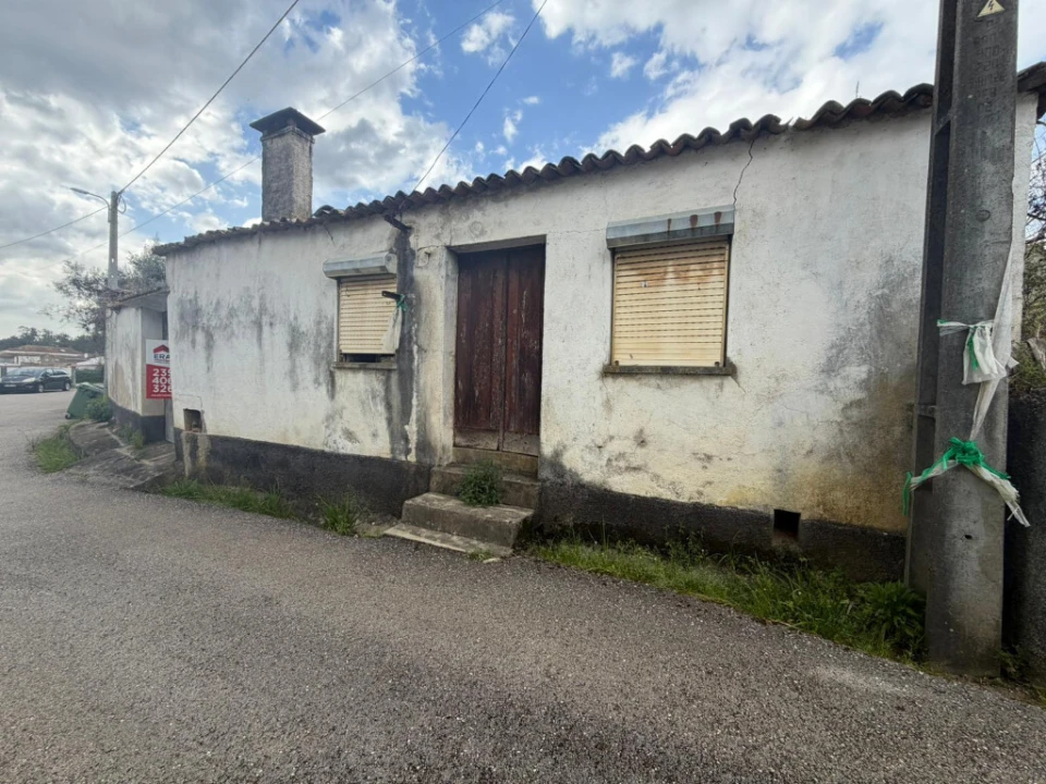 Moradia T2 para Venda em Arrifana Foto 1