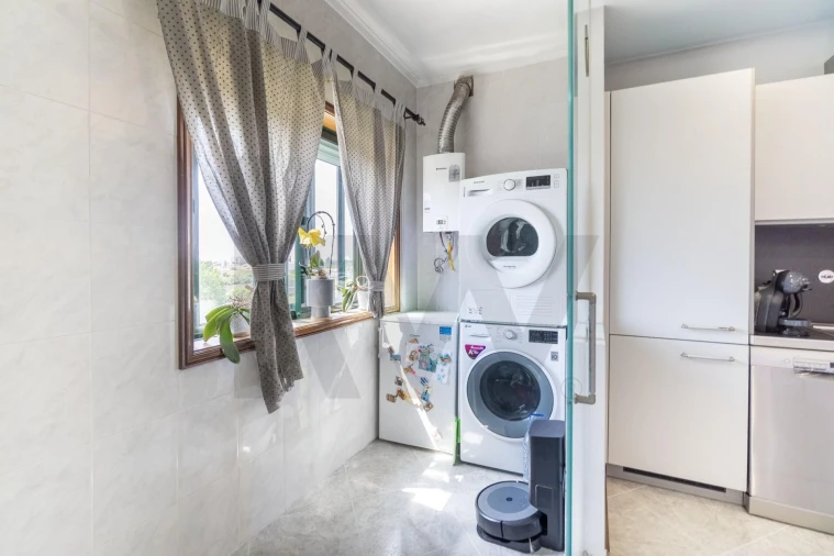 Apartamento T2 para Venda em Santa Maria de Lamas Foto 8