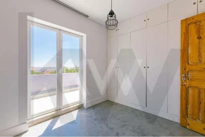 Apartamento T5 para Arrendamento em Penha de França