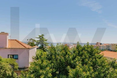 Apartamento T5 para Arrendamento em Penha de França