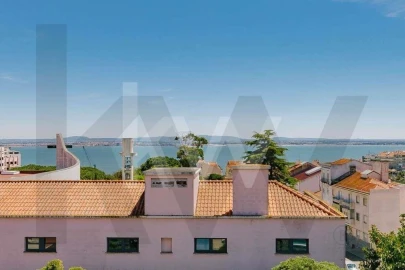 Apartamento T5 para Arrendamento em Penha de França