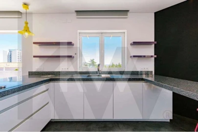Apartamento T5 para Arrendamento em Penha de França