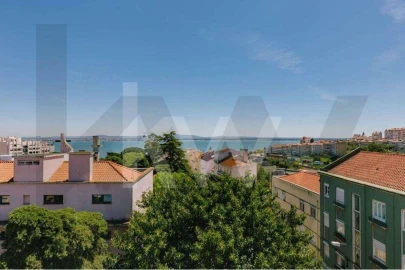 Apartamento T5 para Arrendamento em Penha de França