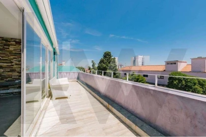 Apartamento T5 para Arrendamento em Penha de França