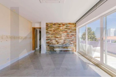 Apartamento T5 para Arrendamento em Penha de França