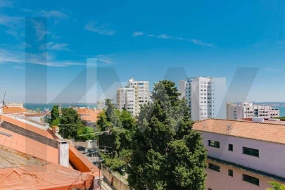 Apartamento T5 para Arrendamento em Penha de França