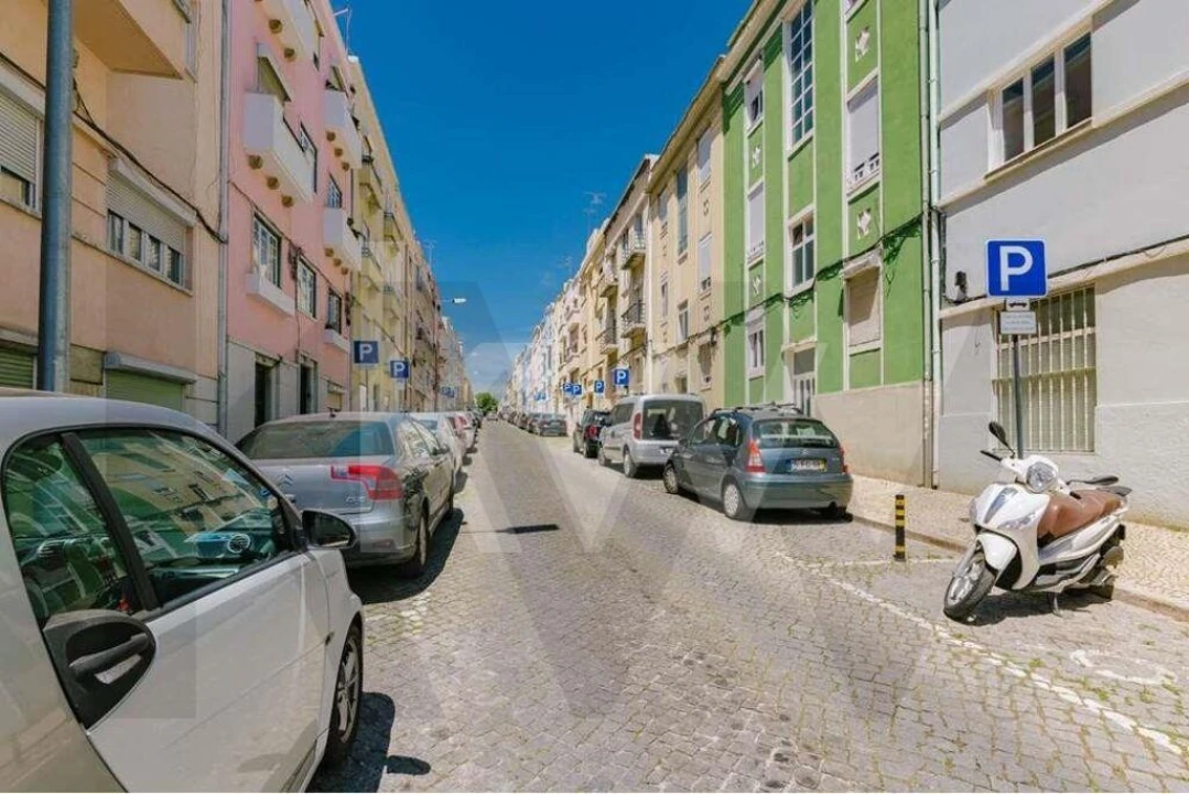 Apartamento T5 para Arrendamento em Penha de França Foto 44