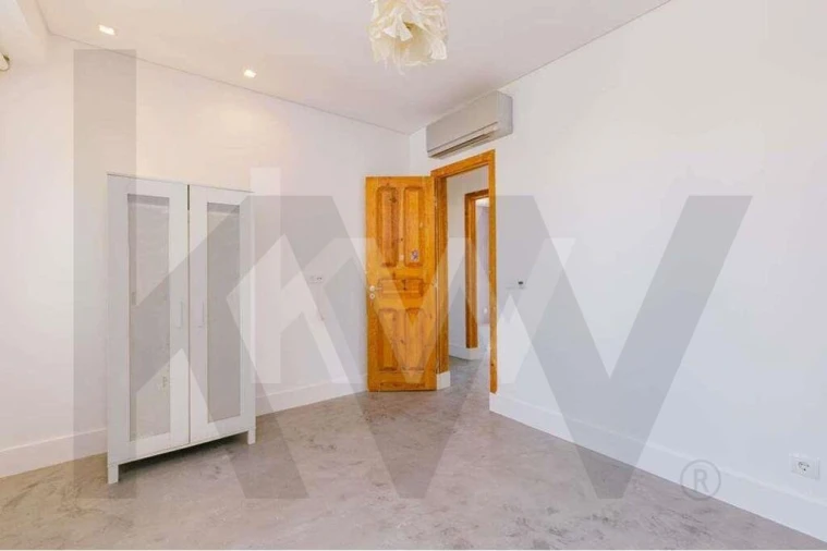 Apartamento T5 para Arrendamento em Penha de França Foto 23