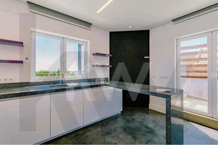 Apartamento T5 para Arrendamento em Penha de França Foto 7