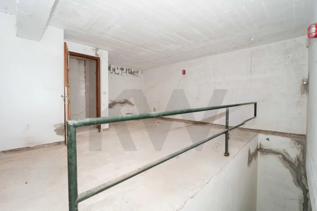 Garagem para Venda em Santo Antonio dos Olivais Foto 4