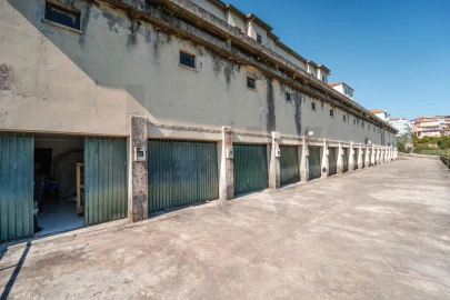 Garagem para Venda em Santo Antonio dos Olivais