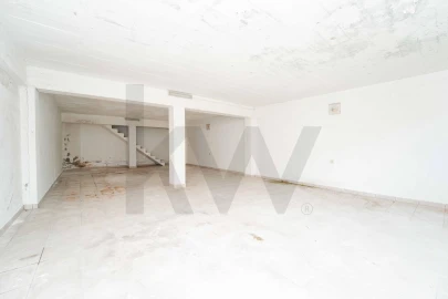 Garagem para Venda em Santo Antonio dos Olivais