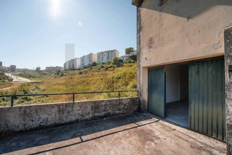 Garagem para Venda em Santo Antonio dos Olivais Foto 2