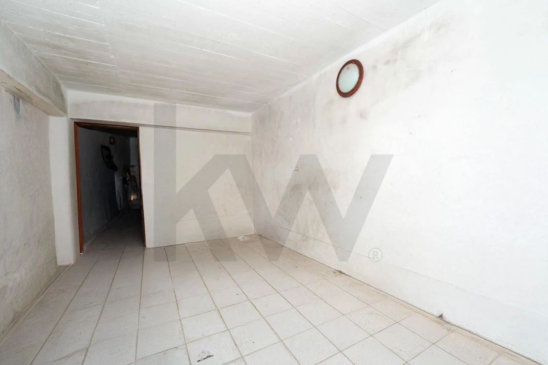 Garagem para Venda em Santo Antonio dos Olivais Foto 3