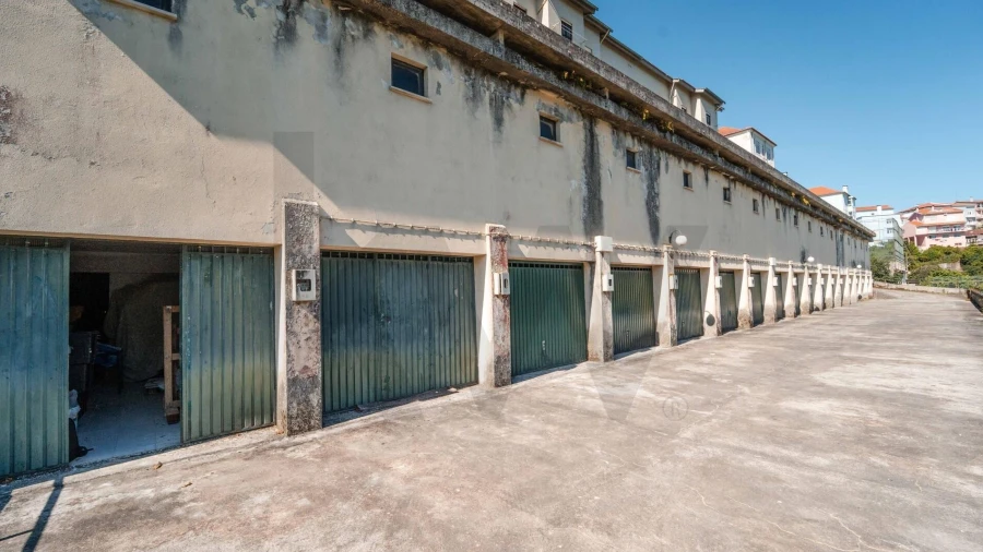 Garagem para Venda em Santo Antonio dos Olivais