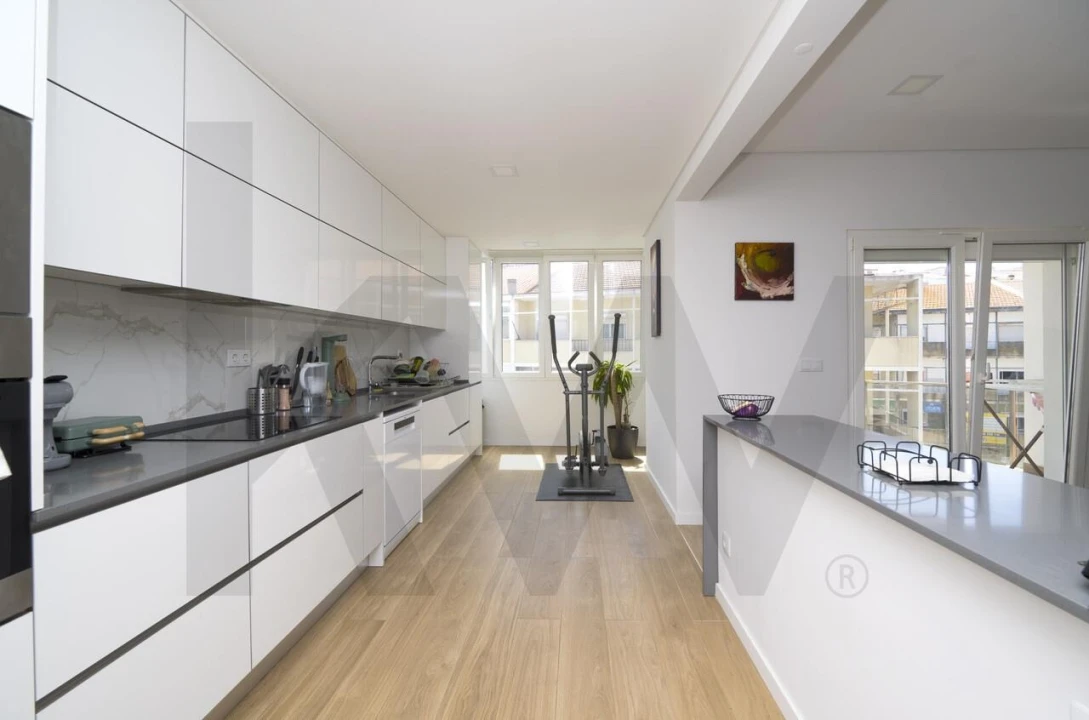 Apartamento T3 para Venda em Almada, Cova da Piedade, Pragal e Cacilhas Foto 1