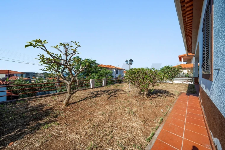Moradia T4 para Venda em São Martinho Foto 9