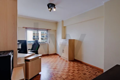Apartamento T3 para Venda em Benfica