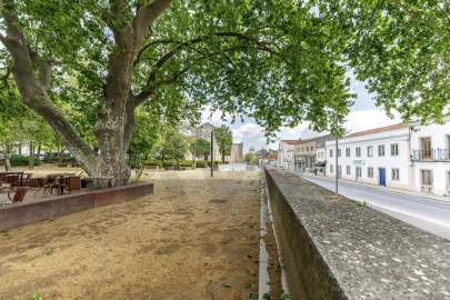 Prédio para Venda em Romeira e Várzea