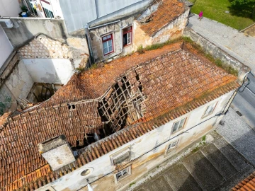 Prédio para Venda em Romeira e Várzea