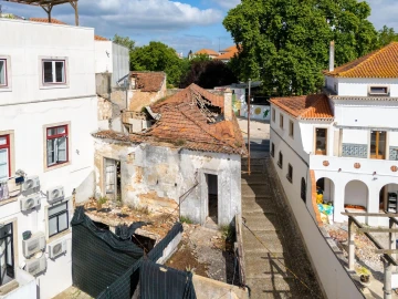 Prédio para Venda em Romeira e Várzea