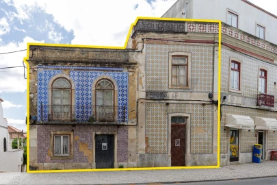Prédio para Venda em Romeira e Várzea