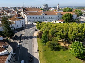 Prédio para Venda em Romeira e Várzea