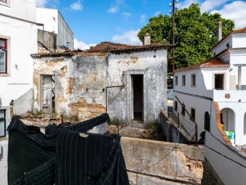Prédio para Venda em Romeira e Várzea
