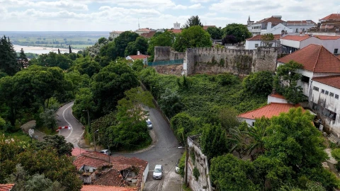 Prédio para Venda em Romeira e Várzea