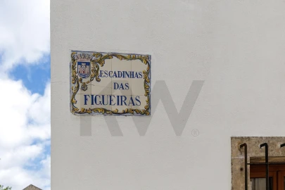 Prédio para Venda em Romeira e Várzea