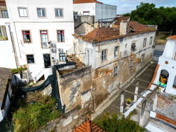 Prédio para Venda em Romeira e Várzea