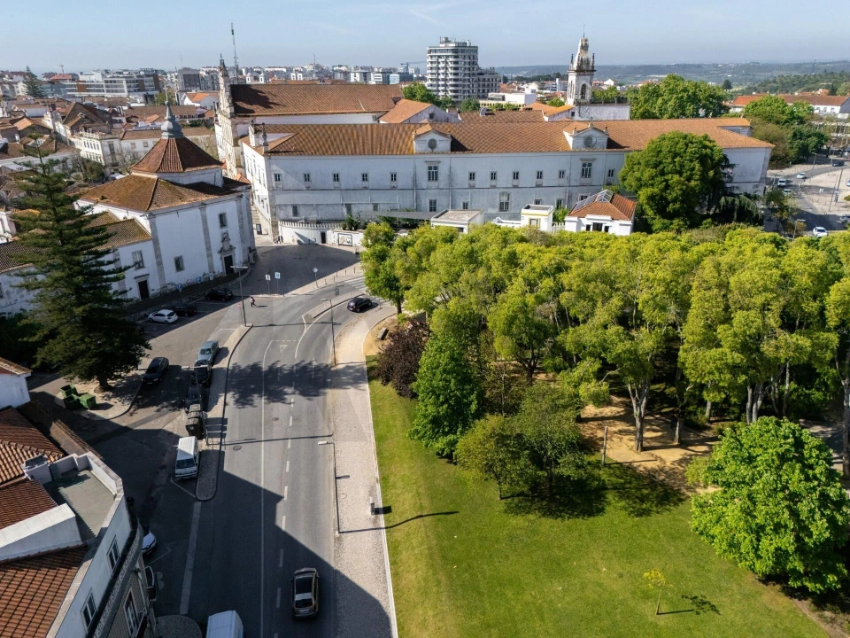 Prédio para Venda em Romeira e Várzea Foto 28